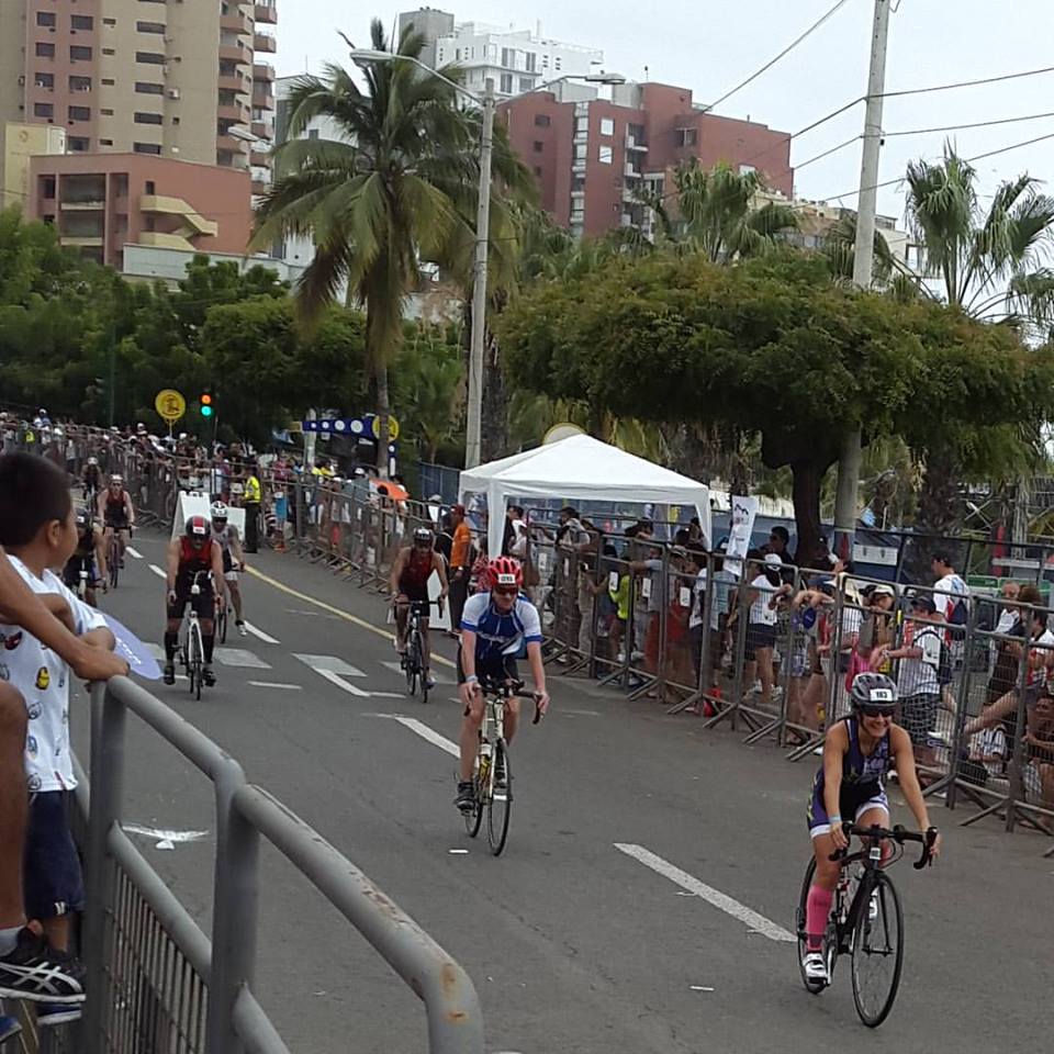 Antoine sur son vélo lors de l'Ironman d'Equateur