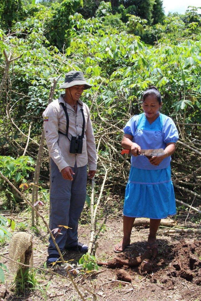 Siona, communauté indienne d'Amazonie, guide du lodge, rencontre, indiens, yuca, découverte.