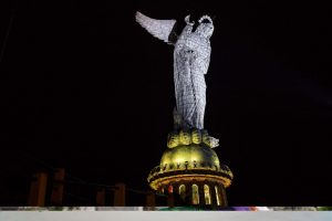 La "Virgen del Panecillo", symbole de la "Carita de Dios"