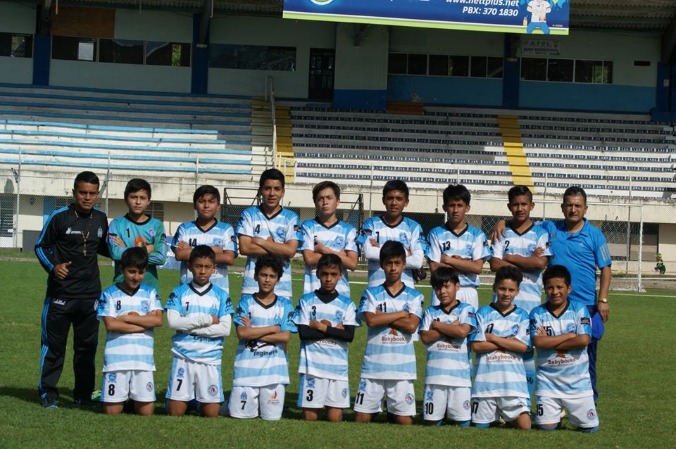 Les joueurs de l'Ecole de Football Marsella FC Loja