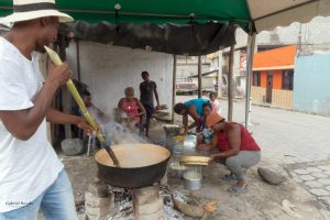 Préparation de la boisson "Champús" durant les fêtes de fin d'année, vallée de Chota en Équateur