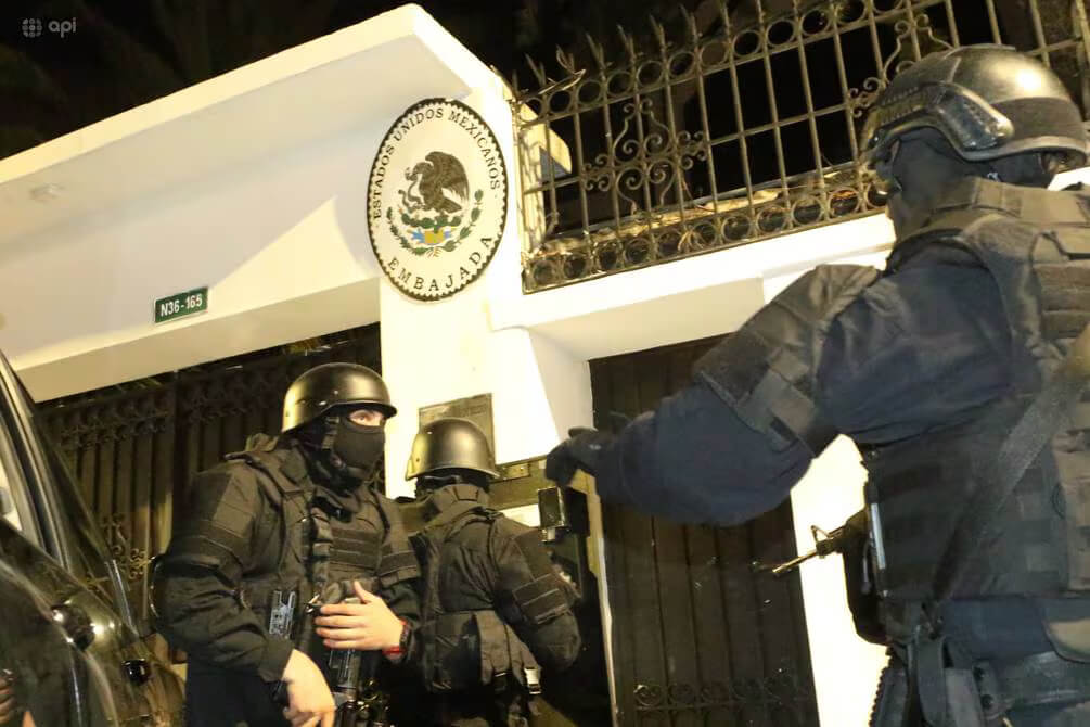 Intrusion des forces armées équatoriennes dans l'ambassade du Mexique à Quito
