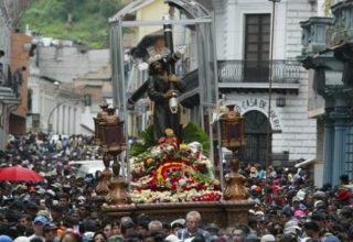 La célébration de la semaine sainte (Semana Santa) en Équateur (crédit photo: El Comercio)