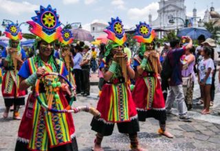 Carnaval fête populaire en Équateur (crédit photo El Comercio)