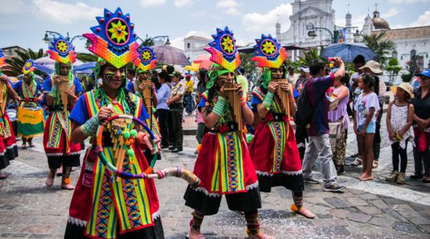 Carnaval fête populaire en Équateur (crédit photo El Comercio)