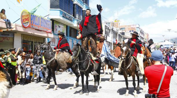 Défilé des chagras à Machachi, en Équateur (crédit photo : El Comercio)