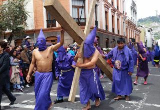 Procession de Jesus du Grand Pouvoir, Vendredi Saint, Équateur (crédit photo: El Universo)