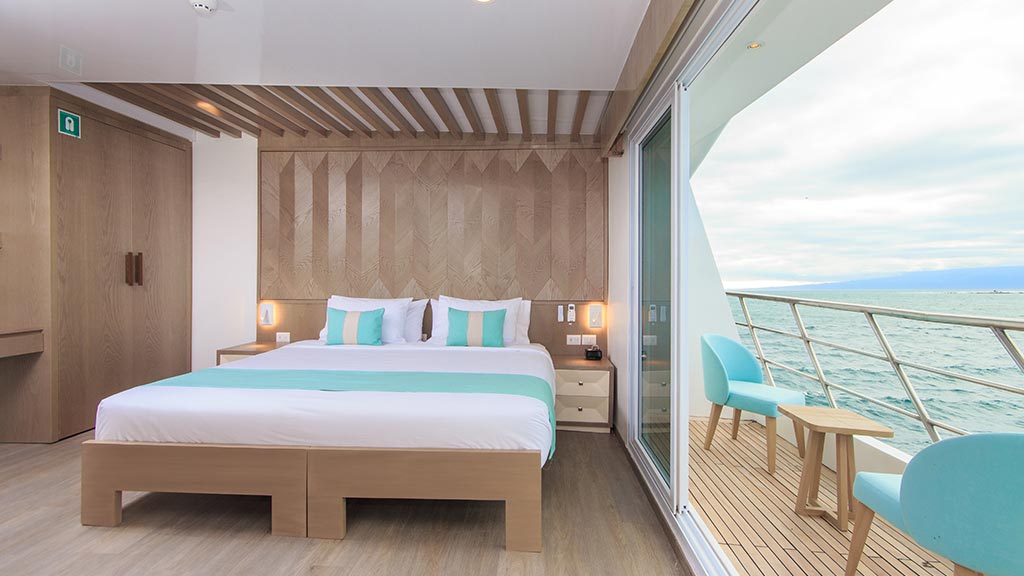 Catamaran Endemic, croisière de luxe aux Galapagos, suite matrimoniale avec balcon